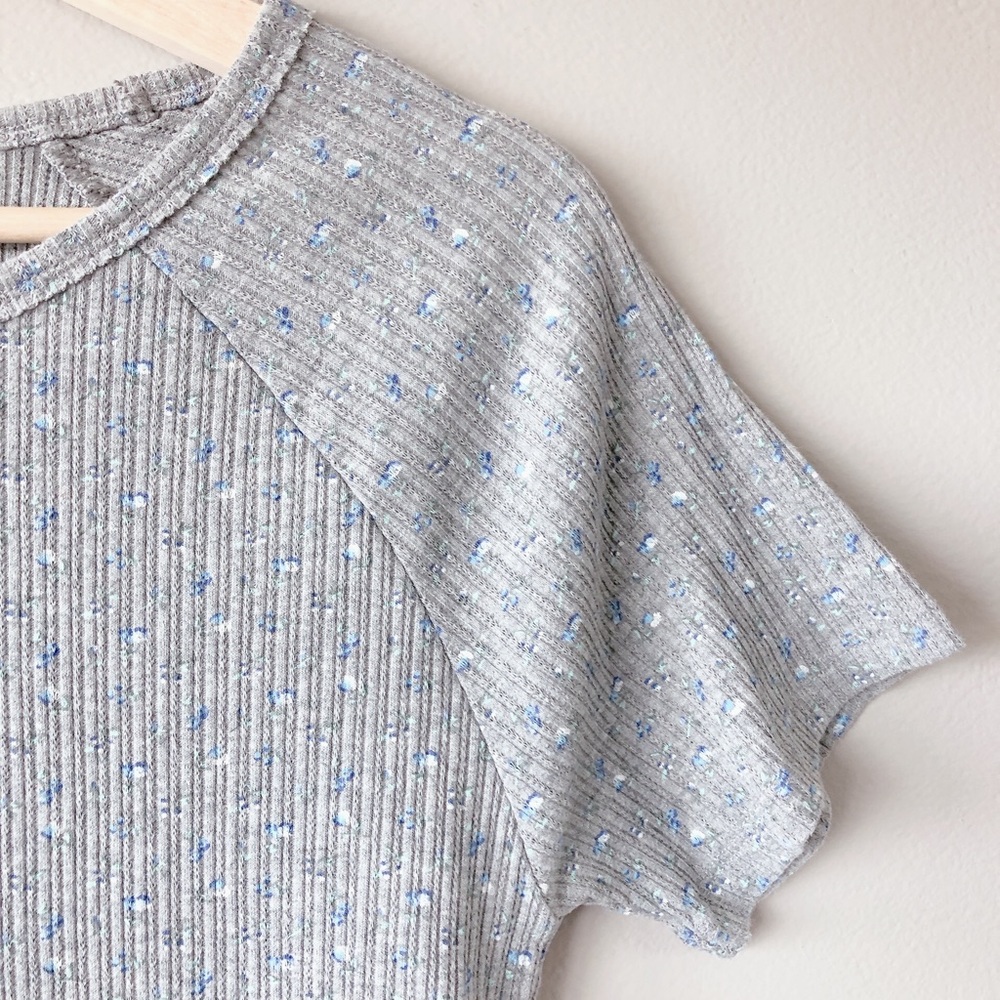American Eagle ribbed tee grey tshirt AE women’s large floral shirt top - Picture 9 of 16